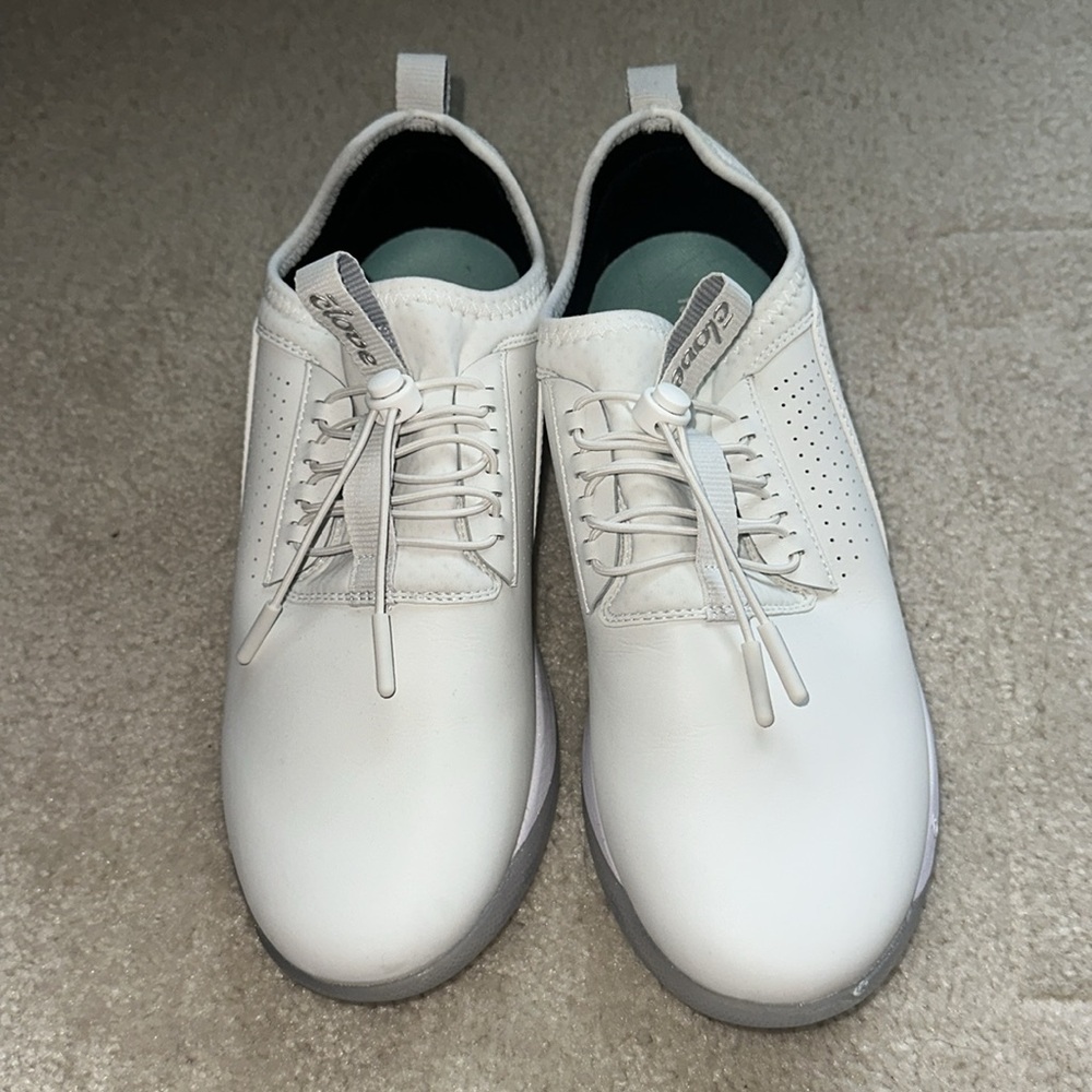 NWOT Clove Brilliant White Healthcare Sneakers W9.5/M8